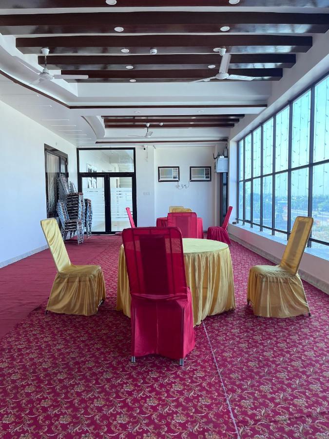 Hotel Mangalam Grand Lakhnaú Exteriér fotografie