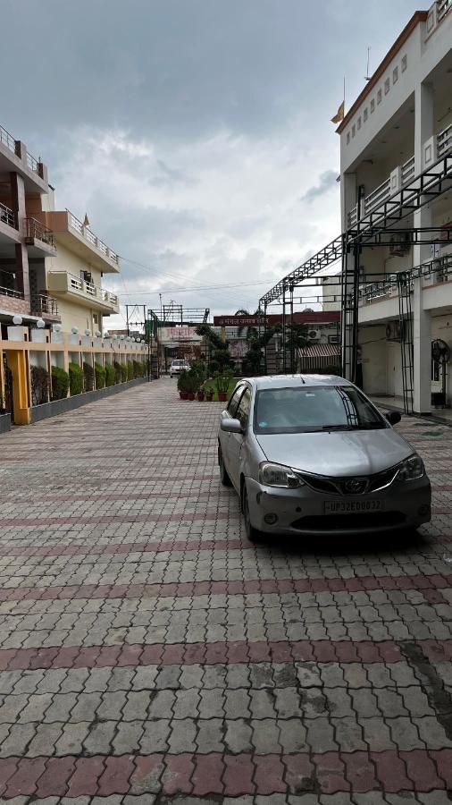 Hotel Mangalam Grand Lakhnaú Exteriér fotografie