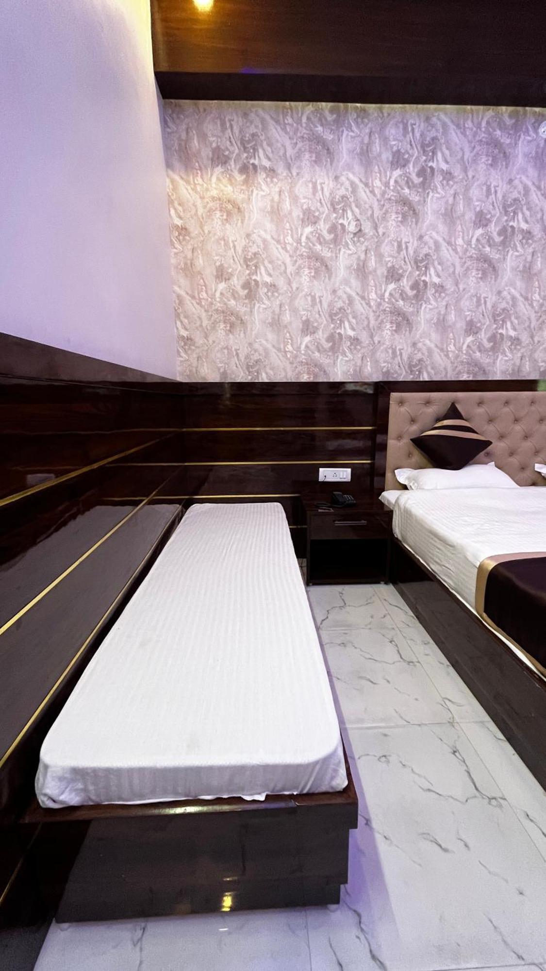 Hotel Mangalam Grand Lakhnaú Exteriér fotografie