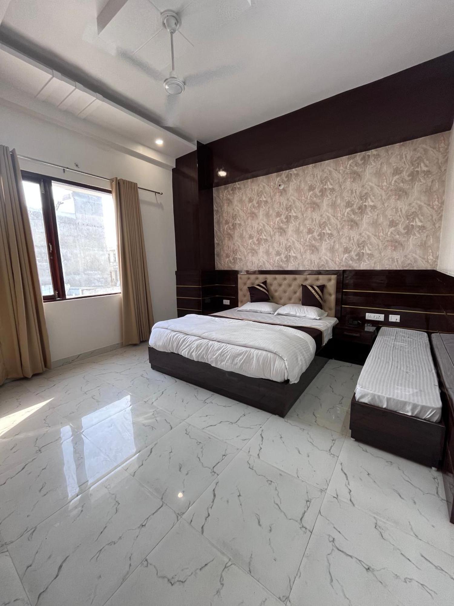 Hotel Mangalam Grand Lakhnaú Exteriér fotografie